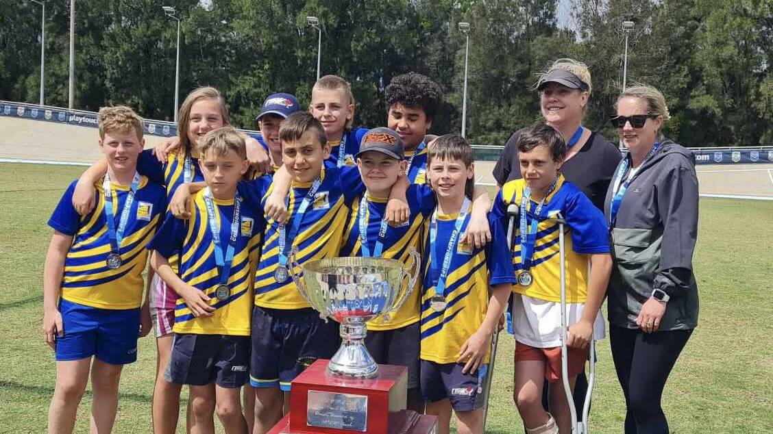 The Batemans Bay PSSA Touch Football team - grand finalists in 2022, and their coaches Sheree Meyn and Naomi Blunden. Picture supplied.
