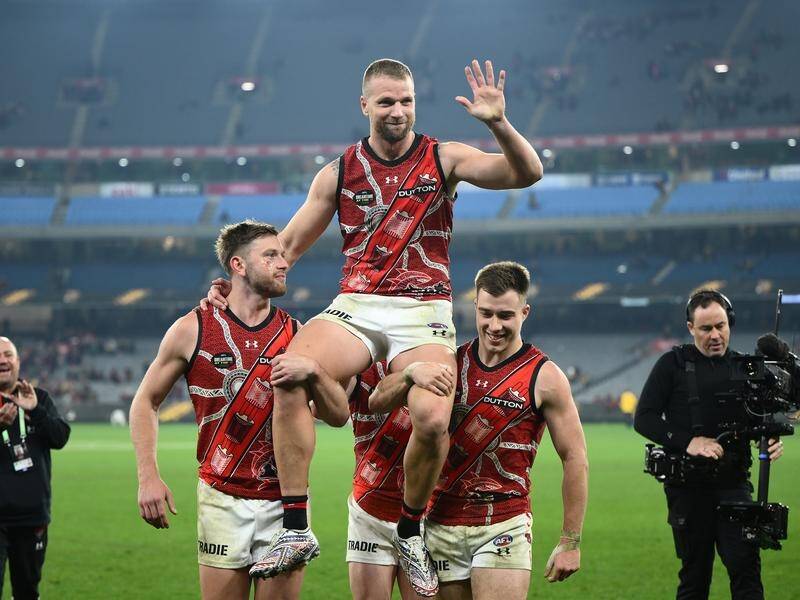 The outstanding Jake Stringer was chaired off after his 200th match for the Bombers at the MCG. (Joel Carrett/AAP PHOTOS)