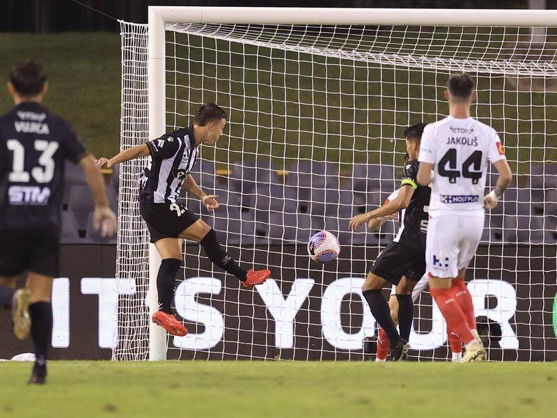 Macarthur's Bernardo Oliveira scored both goals in the 2-0 ALM defeat of Melbourne City. (Mark Evans/AAP PHOTOS)