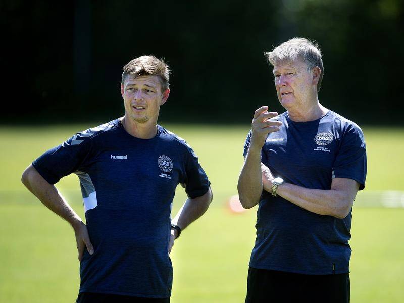 Dane Jon Dahl Tomasson (l), seen while assistant to Denmark's Aage Hareide (r), is to coach Sweden. (AP PHOTO)